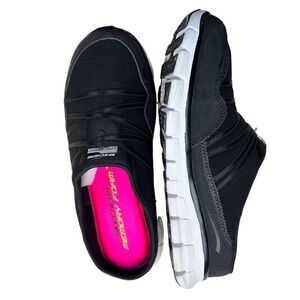 Skechers Sport Women's Size 7 Air Streamer Black/White Slip-On Mule
